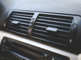 Nieprzyjemny zapach z klimatyzacji w samochodzie