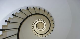 Czy redukować biegi przy wyprzedzaniu?