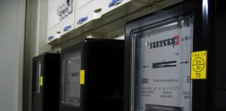 O czym świadczy zużycie rzeźby bieżnika opony do głębokości mniejszej niż 1 6 mm w samochodzie ciężarowym?