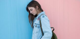 Jak przymocować plecak do motocykla?