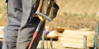 Jak używać młotka geologicznego?