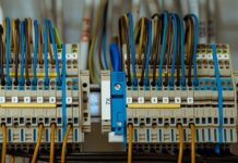 Czy jest bezpiecznik od tempomatu? Czy jest bezpiecznik od tempomatu?