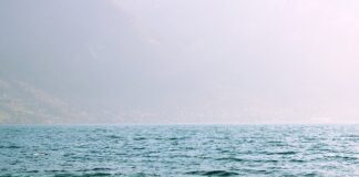 Przy jakiej prędkości włącza się tempomat?