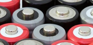 Jakie Tesla ma baterie?