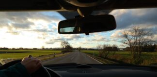 Gdzie znajduje się sterownik centralnego zamka bmw e39?