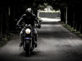 Czy można wozić pijanego pasażera na motocyklu?