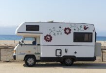 Ile pali Mitsubishi Outlander 2.4 benzyna?