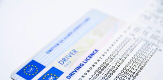 Czy trzeba mieć prawo jazdy na Renault Twizy?